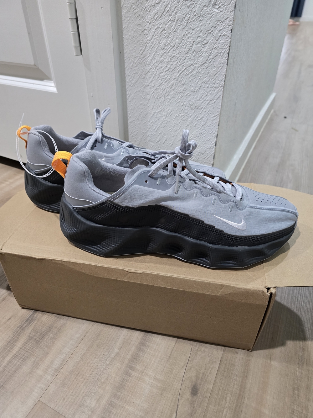 Nike Ava Rover, Black and Orange Low-Top Sneakers